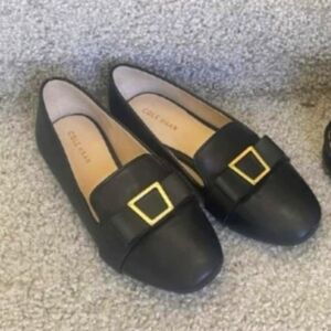 COLE HAAN Women Black Emory Smoking Loafer Shoes Flat with Buckles on Front sz 6